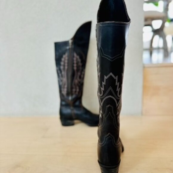 Ariat Cowboy Boots - Picture 2 of 6